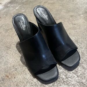 Charles Women’s Shoes - Sz 8.5